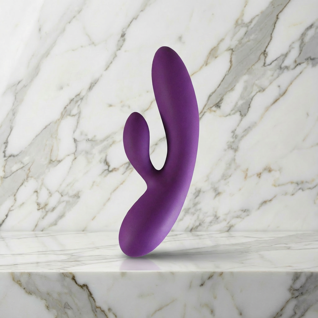 Paarse Yed Prior rabbit vibrator van De Paarse Keizerin met ergonomische vorm op witte achtergrond