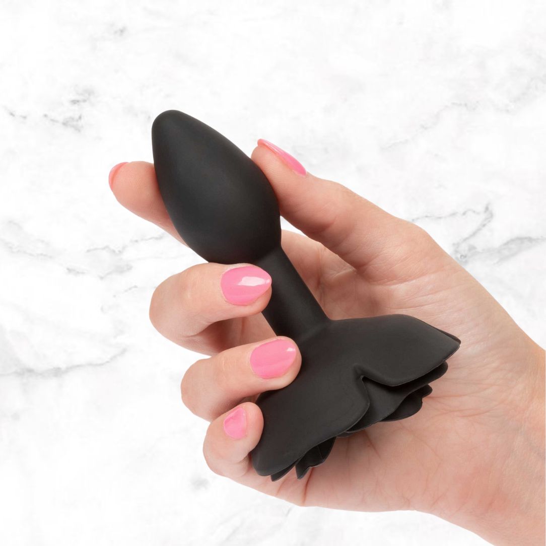 Rose buttplug in maat S van De Paarse Keizerin op neutrale witte achtergrond