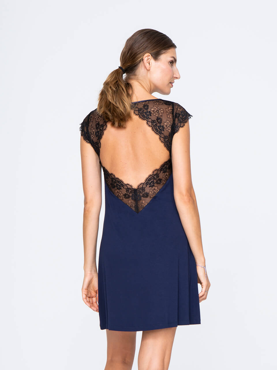 Zwarte chemise van De Paarse Keizerin maat S, vooraanzicht op witte achtergrond