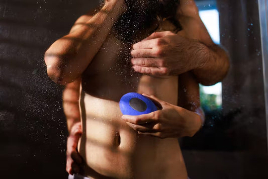 Oranje We-Vibe Temp elegant geplaatst in sfeervolle omgeving