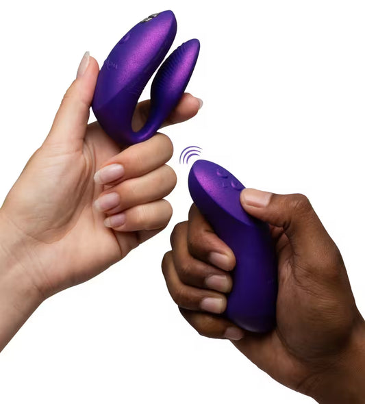 We-Vibe Chorus Pro zwarte variant getoond onder verschillende lichthoeken