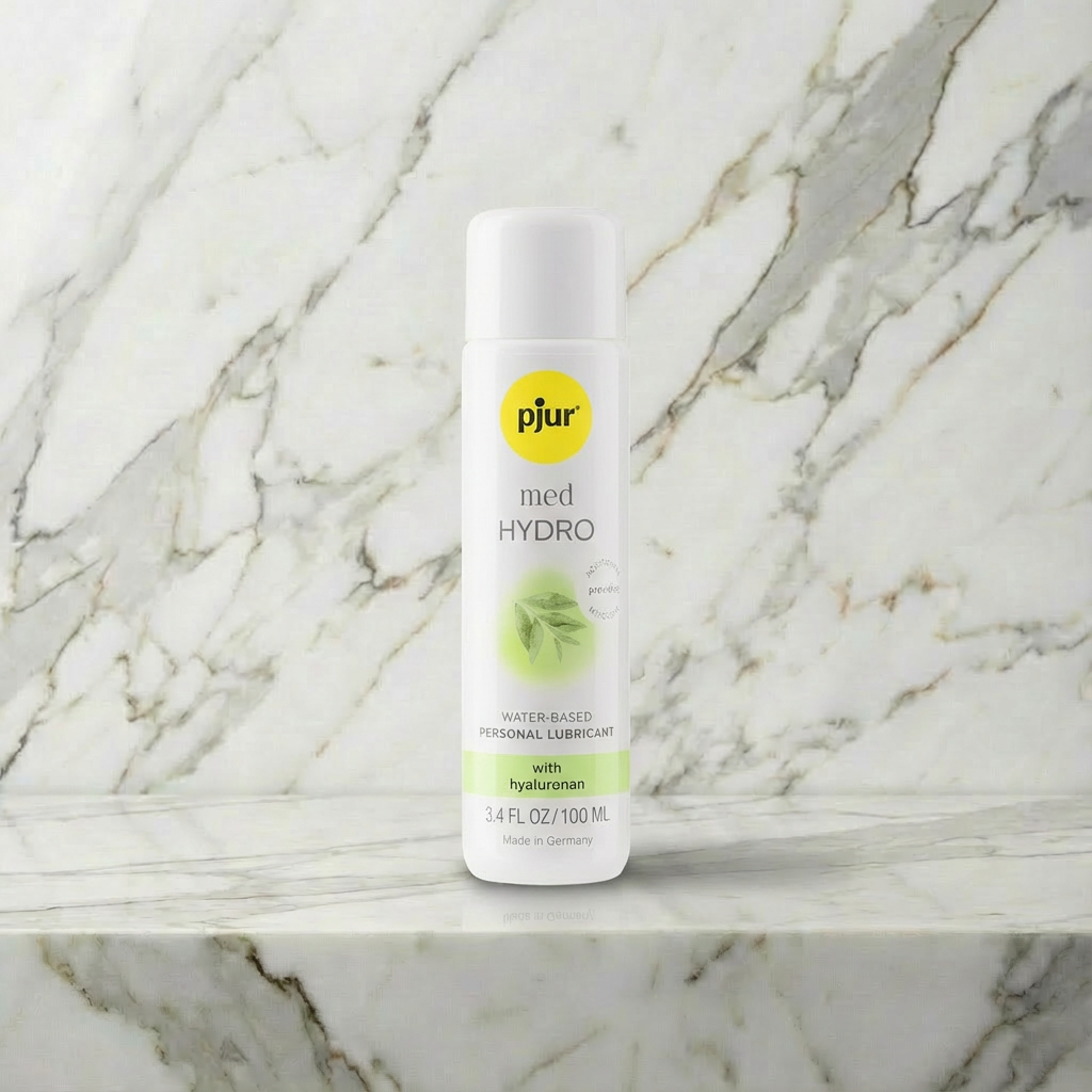 Pjur Med repair glide glijmiddel van De Paarse Keizerin voor geïrriteerd vaginaal slijmvlies op witte achtergrond