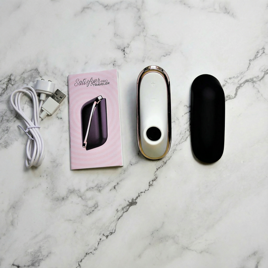 Satisfyer Pro Traveler inclusief oplaadkabel en discrete reisverpakking
