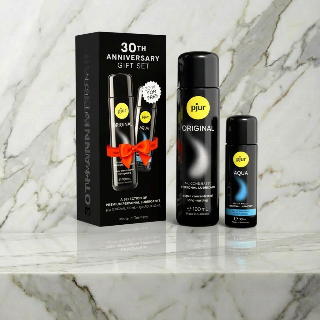 Pjur Original Gift Set van De Paarse Keizerin met glijmiddel en accessoires op witte achtergrond