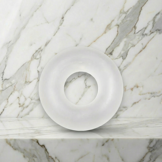 Cockring Basic Super Stretchy van De Paarse Keizerin op witte achtergrond, rekbare penisring voor intimiteit