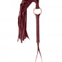 Burgundy flogger van De Paarse Keizerin met meerdere leren strengen op witte achtergrond