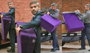 Paarse Flip Ramp gepositioneerd in sfeervolle slaapkamer setting