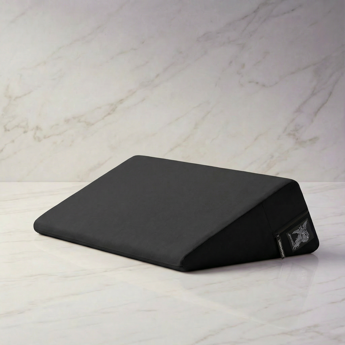 Rode Liberator Wedge vanuit bovenaanzicht met zichtbare vorm en textuur