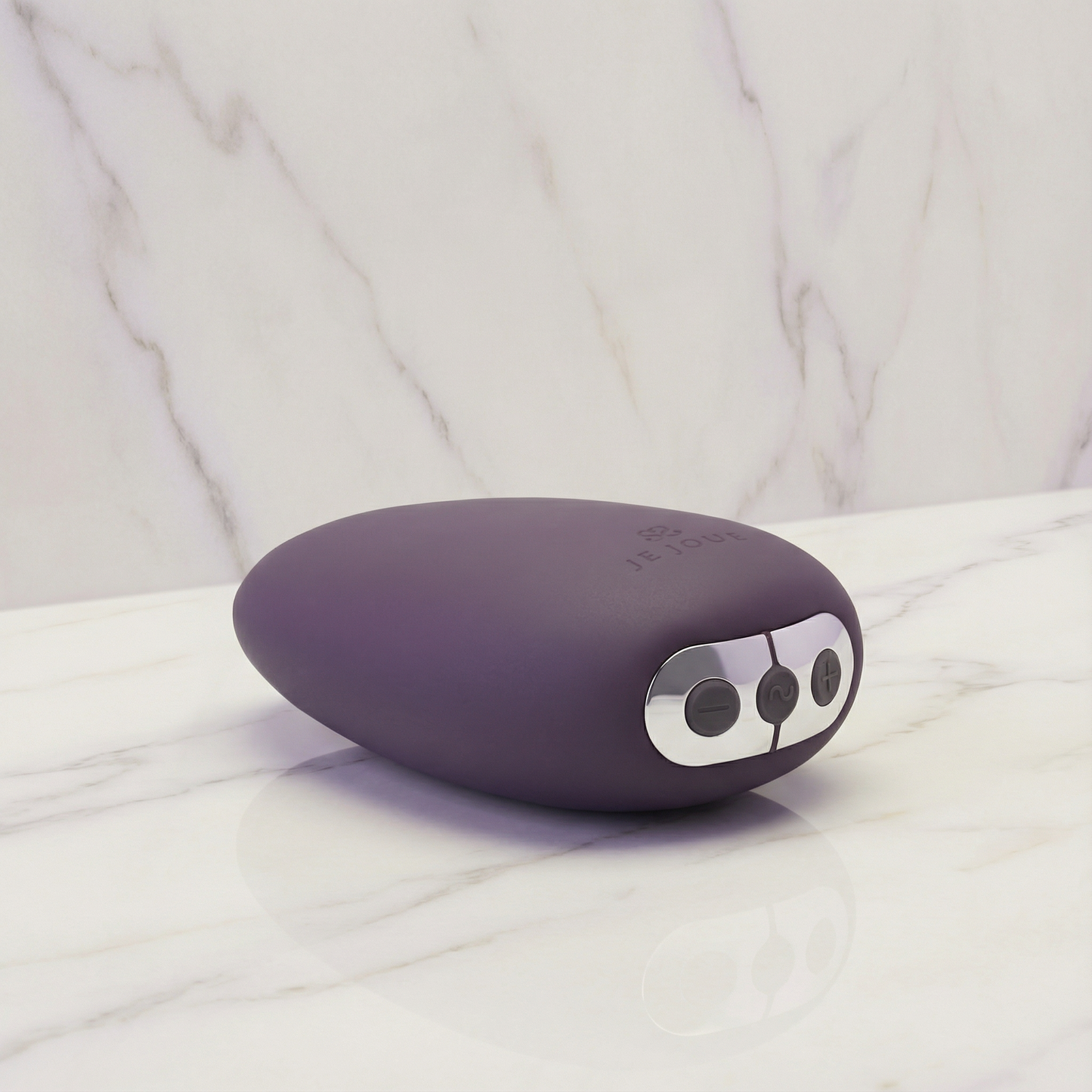 Je Joue Mimi Soft Edition in zwart op witte achtergrond - compacte vorm voor gerichte stimulatie