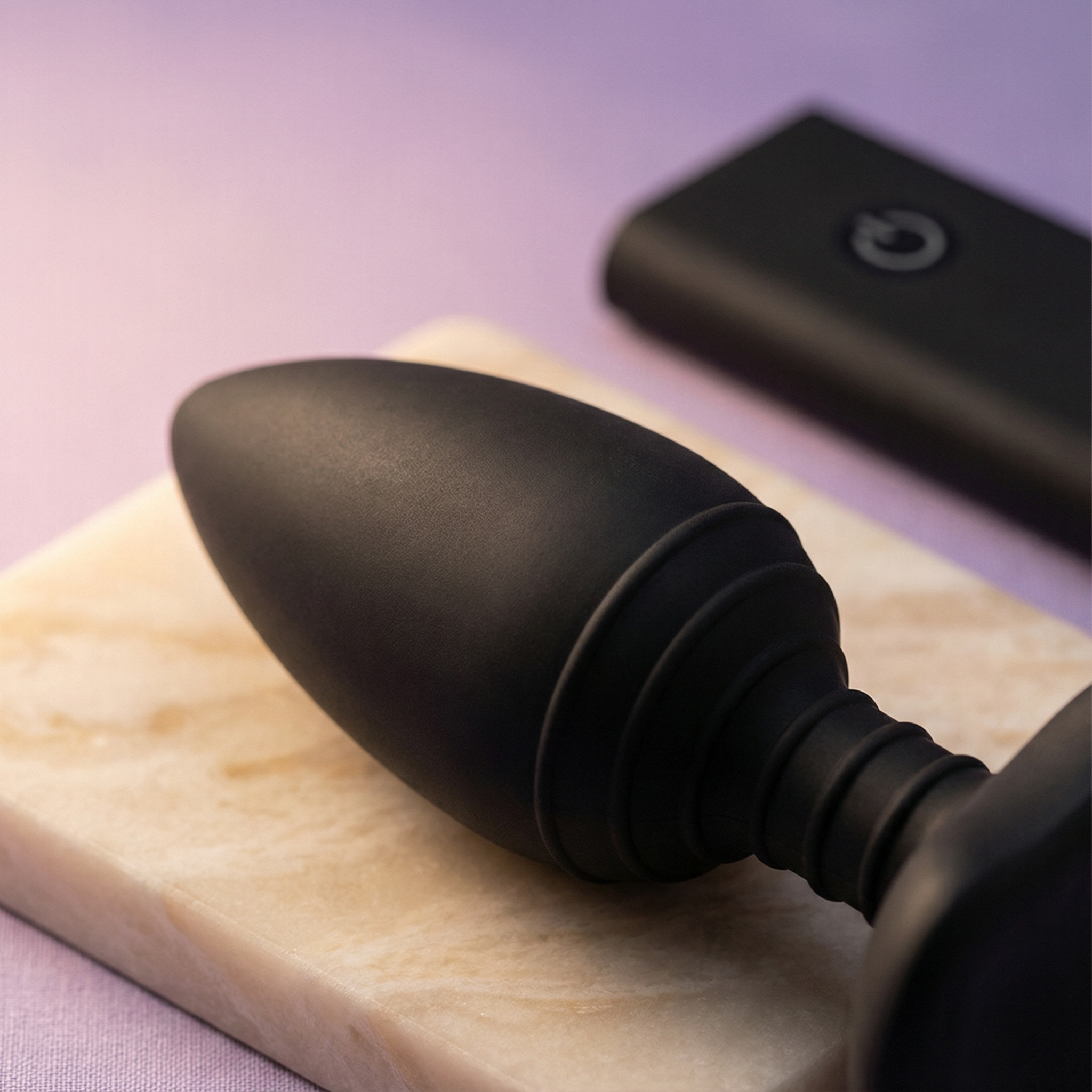 Zijaanzicht Nexus buttplug small met ergonomische vorm en draadloze remote control