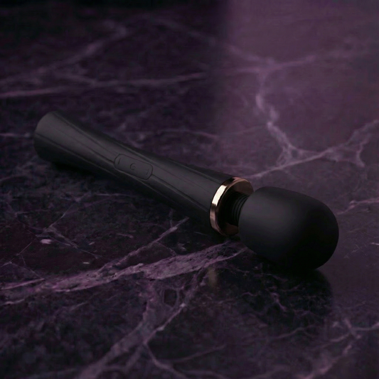 Wandmassager Melody zijaanzicht toont gebogen vorm en gladde afwerking van De Paarse Keizerin