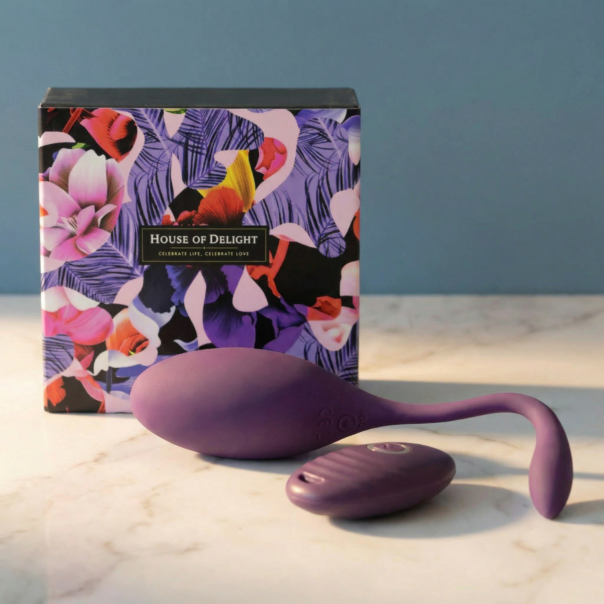 Vibrerend eitje Amici van De Paarse Keizerin op witte achtergrond