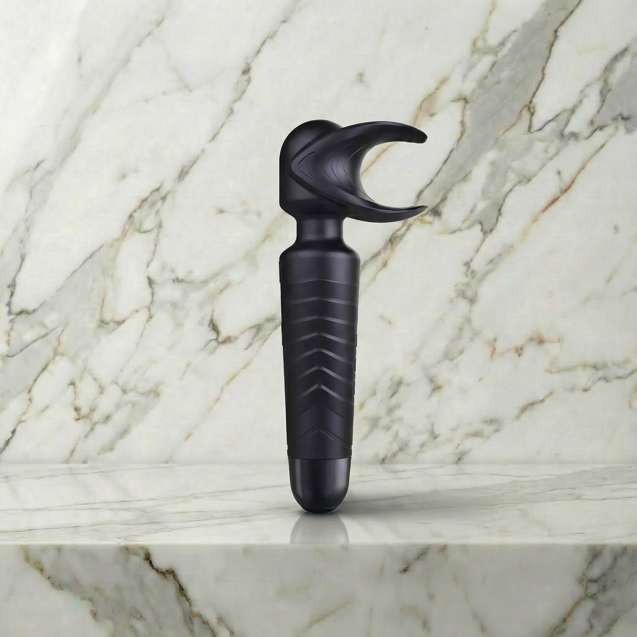 Paarse Man.Wand wandmassager van Manwan op witte achtergrond