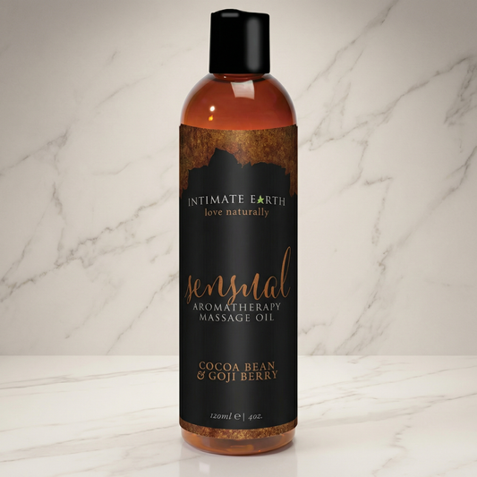 Sensuele Aromatherapie Massage Olie van Intimate Earth op witte achtergrond