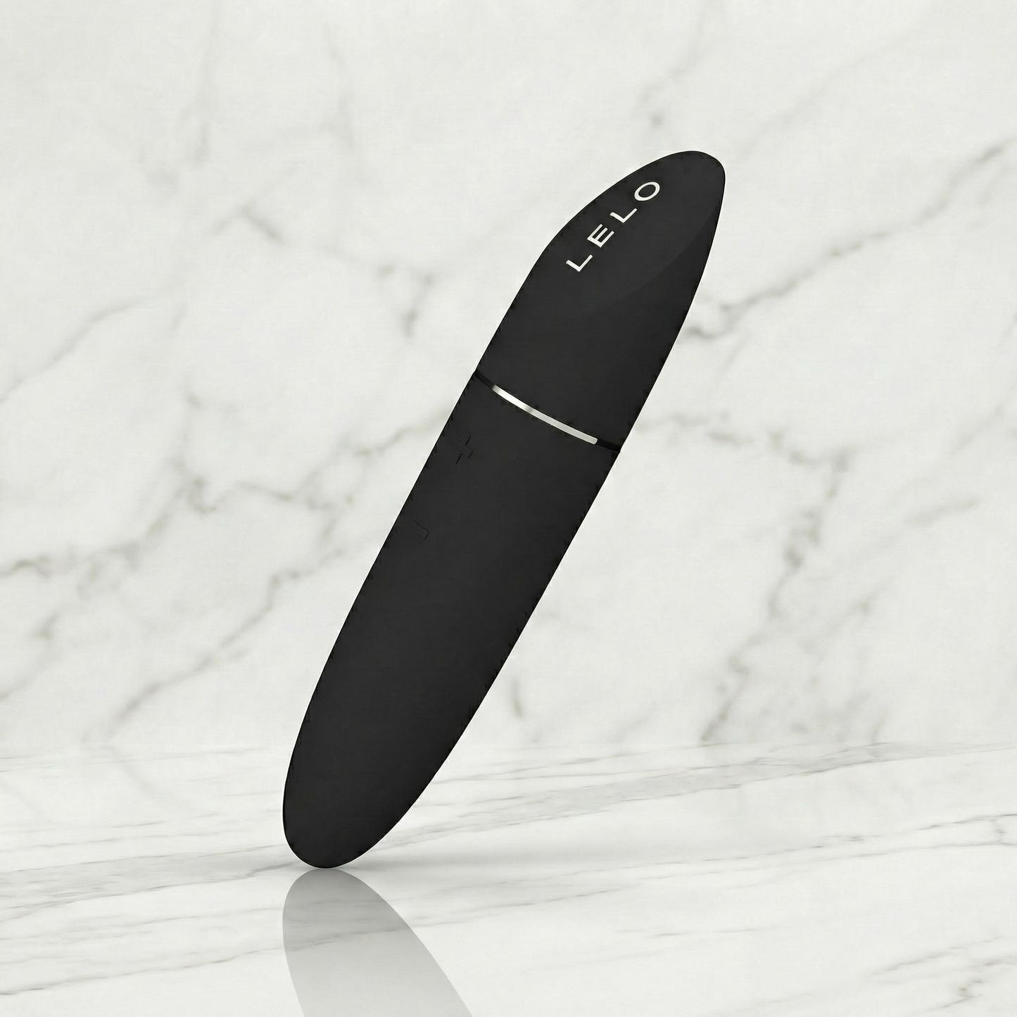 Lelo Mia 3 in zwart getoond van opzij met elegante afgeronde vorm