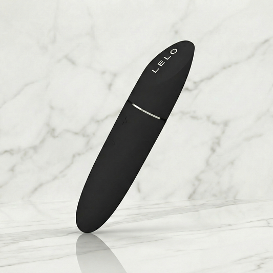 Lelo Mia 3 in zwart getoond van opzij met elegante afgeronde vorm