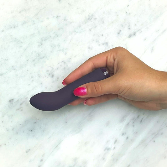 Je Joue mini vibrator detail textuur en vormgeving van premium materiaal