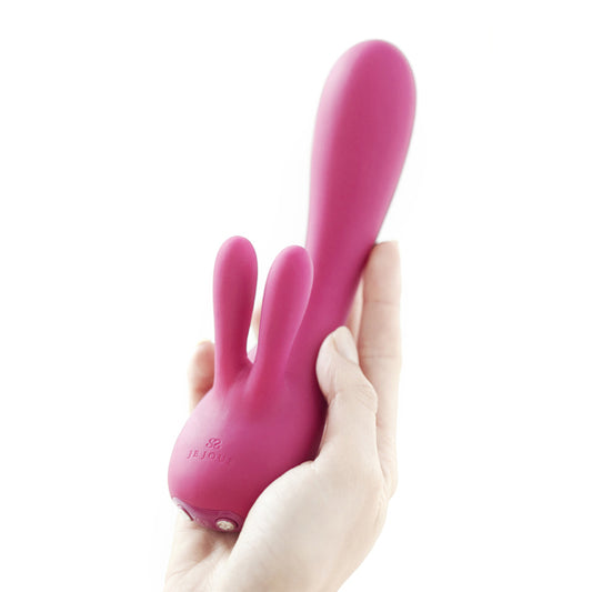 Je Joue Fifi rabbit vibrator in paars met dubbele stimulatie op witte achtergrond