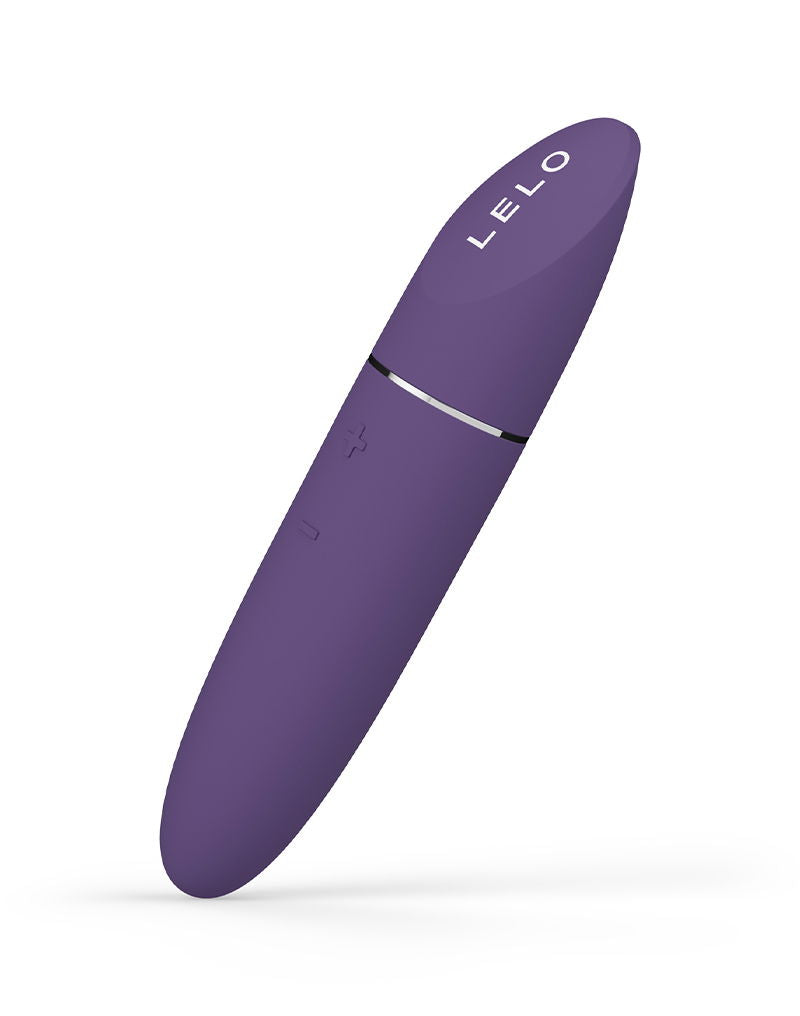 Lelo Mia 3 in zwart onder hoek gefotografeerd met focus op design