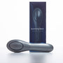 Hot Octopuss Queen Bee vibrator met PulsePlate-technologie liggend voor de verpakking