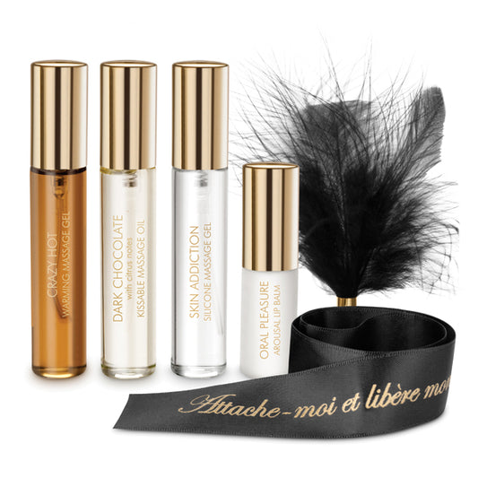 Bijoux Indiscrets reisset met massageoliën, lipbalsem, verenkietelaar en satijnen blinddoek