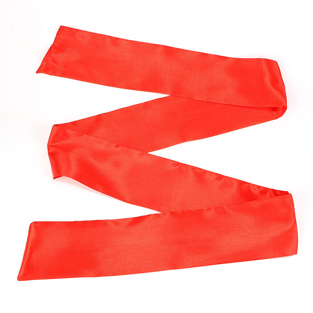 Close-up van zachte zwarte satijnen stof van De Paarse Keizerin bondage lint