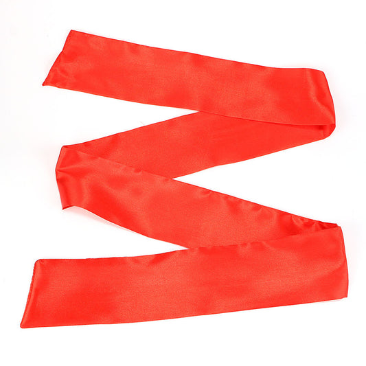 Close-up van zachte zwarte satijnen stof van De Paarse Keizerin bondage lint