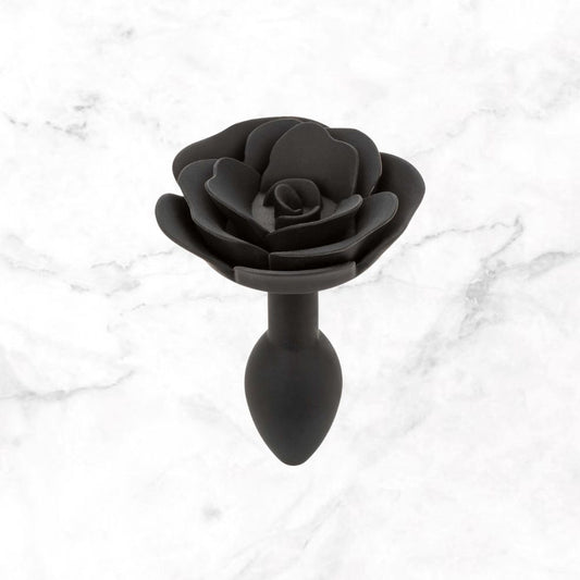 Zijaanzicht rose buttplug Small met elegante vorm en veilige basis voor comfortabel gebruik