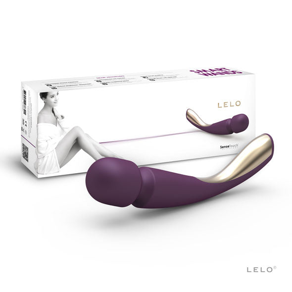Stijlvolle sfeerimpressie van zwarte Lelo Wand Massager Medium 2 op elegante ondergrond
