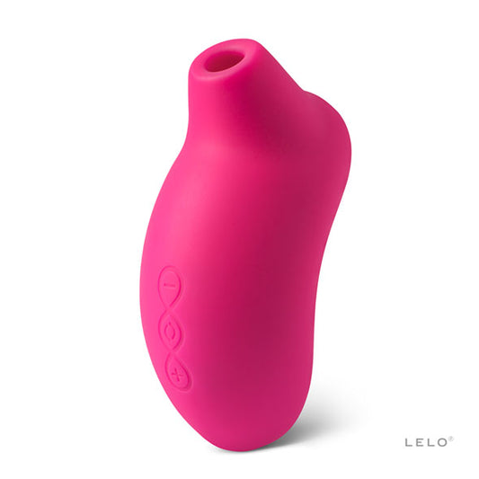 Lelo Sona clitorale stimulator in cerise roze met zichtbare luchtdrukopening, detailaanzicht
