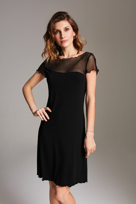 Zijaanzicht zwart nachtjurkje XL van De Paarse Keizerin met elegante snit