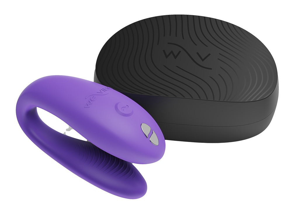 We-Vibe Sync Go paarse vibrator vooraanzicht op witte achtergrond