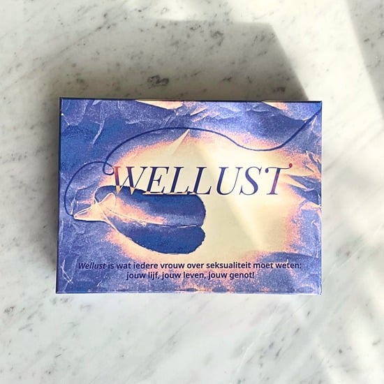 Wellust kaartenspel voor koppels van De Paarse Keizerin, paarse doos met elegante vormgeving op witte achtergrond